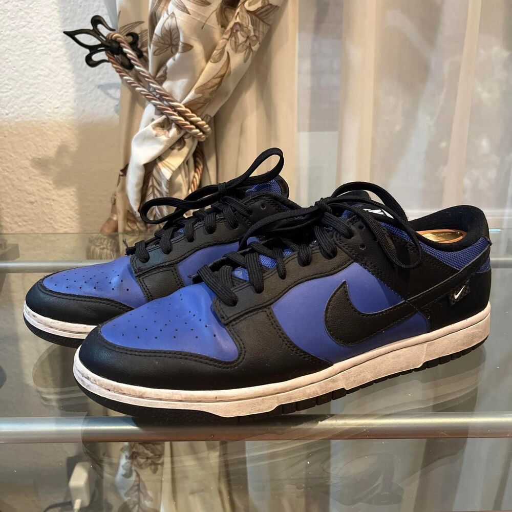 Nike Dunk Low Astronomy Blue sneakers in black and blue!